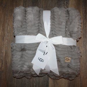 NWT UGG PLUSH FUR WAVE THROW TAN 50 X 70‎